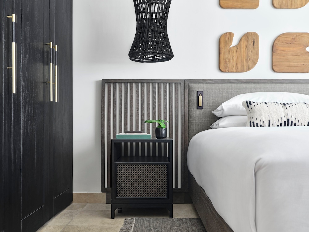 kimpton grand roatan resort and spa an ihg hotel
