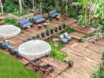 kimpton grand roatan resort and spa an ihg hotel