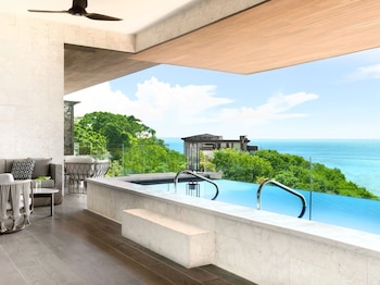 kimpton grand roatan resort and spa an ihg hotel