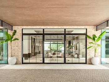 kimpton grand roatan resort and spa an ihg hotel