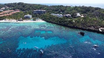 kimpton grand roatan resort and spa an ihg hotel