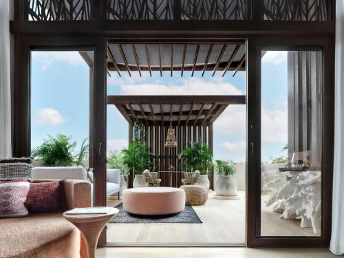 kimpton grand roatan resort and spa an ihg hotel