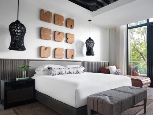 kimpton grand roatan resort and spa an ihg hotel