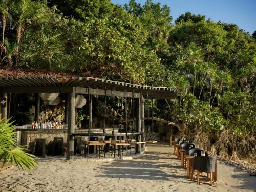 kimpton grand roatan resort and spa an ihg hotel
