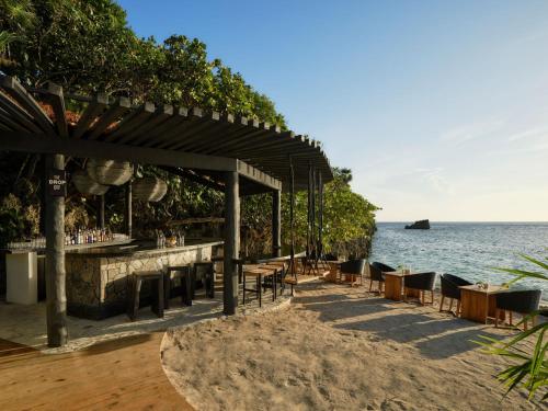 kimpton grand roatan resort and spa an ihg hotel