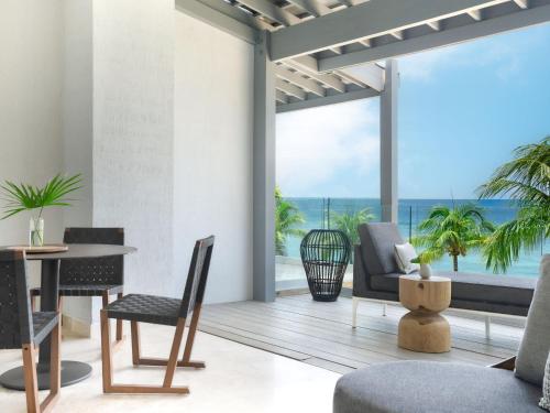 kimpton grand roatan resort and spa an ihg hotel