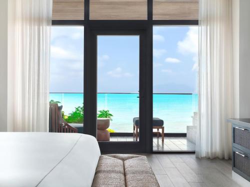kimpton grand roatan resort and spa an ihg hotel