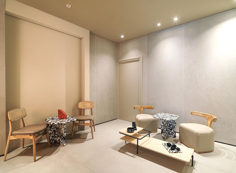 liv mackenzie beach suites