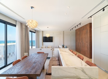 liv mackenzie beach suites