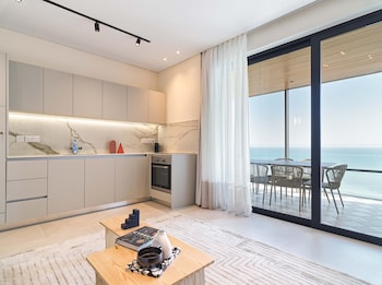 liv mackenzie beach suites