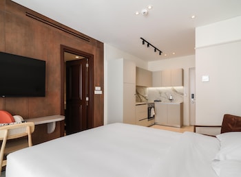 liv mackenzie beach suites