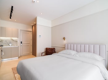 liv mackenzie beach suites