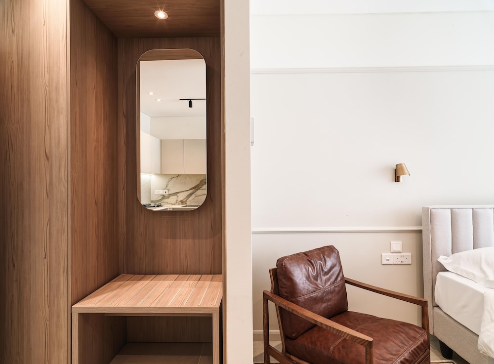 liv mackenzie beach suites