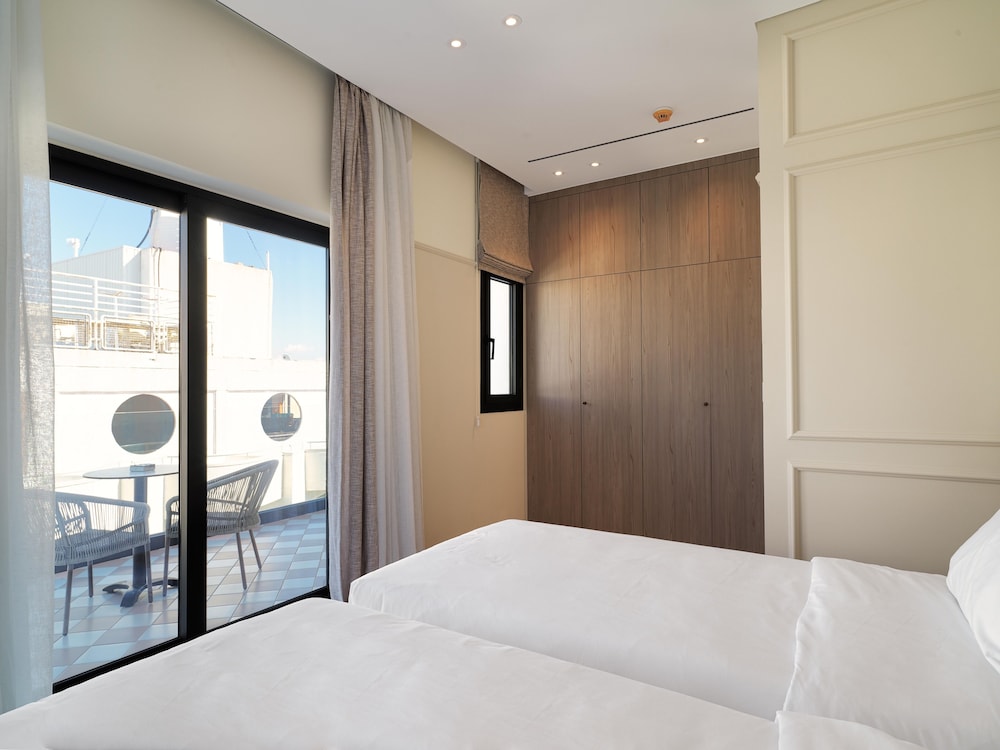 liv mackenzie beach suites