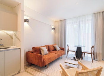 liv mackenzie beach suites