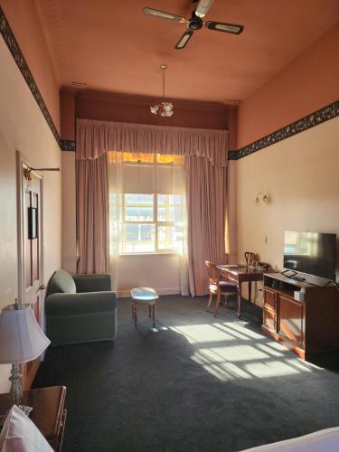 the macquarie hotel