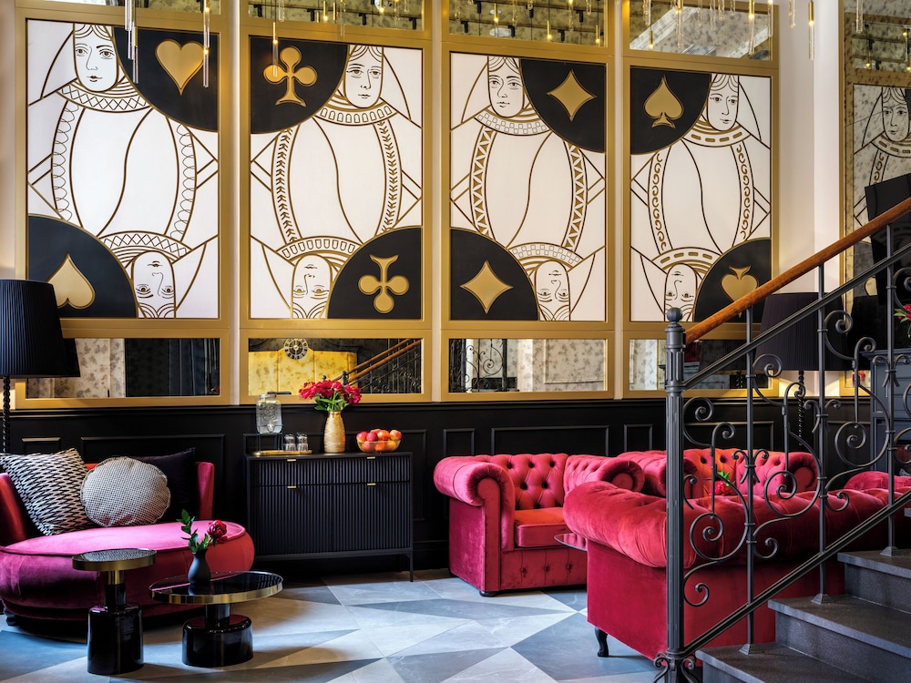 golden queen aparthotel