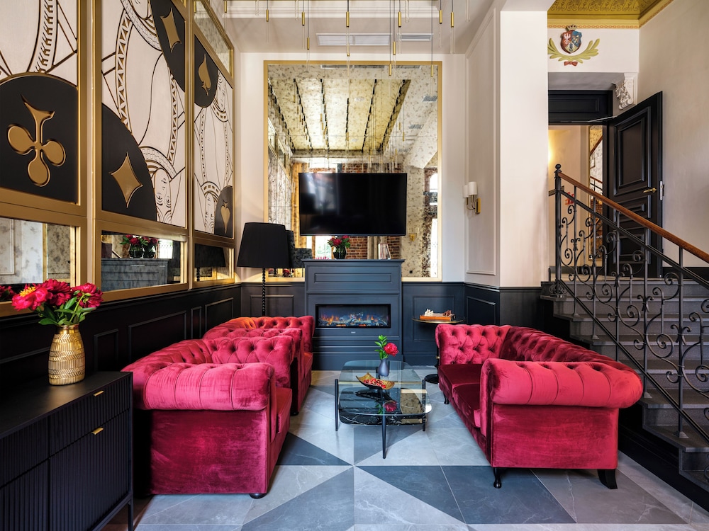golden queen aparthotel