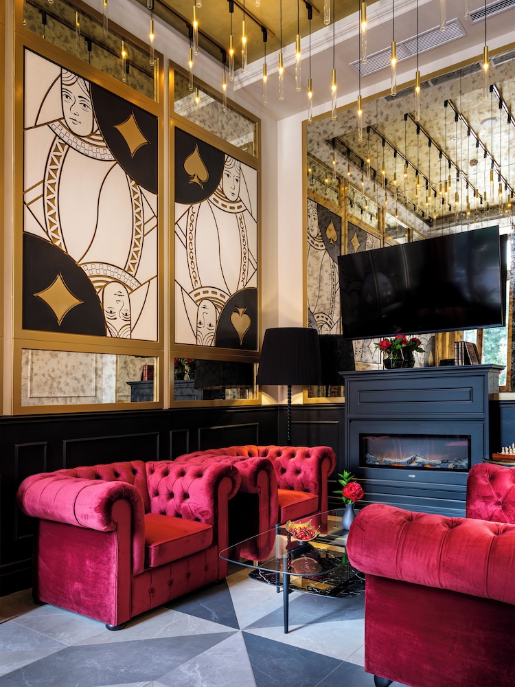 golden queen aparthotel