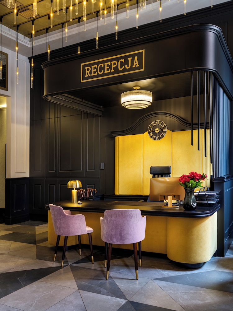 golden queen aparthotel