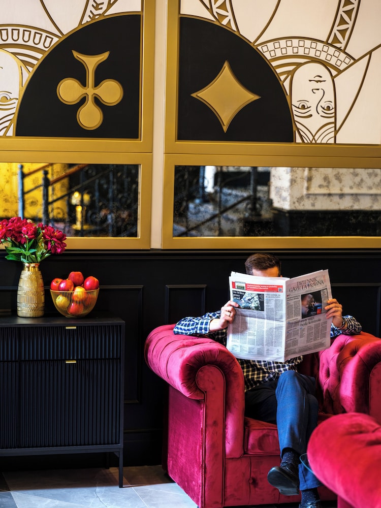 golden queen aparthotel