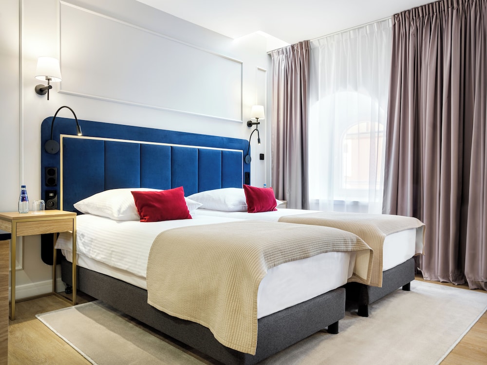 golden queen aparthotel