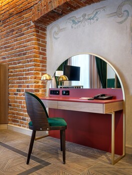 golden queen aparthotel