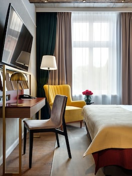 golden queen aparthotel