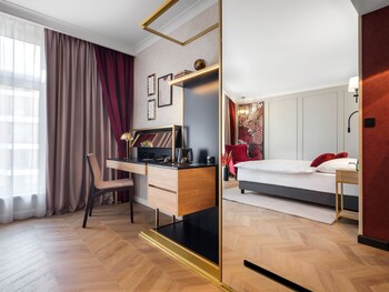golden queen aparthotel