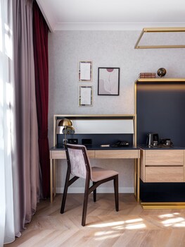 golden queen aparthotel