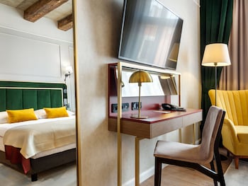 golden queen aparthotel