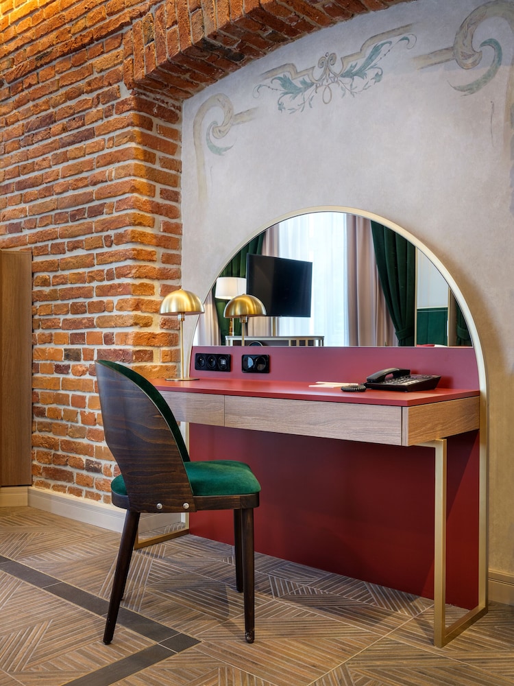 golden queen aparthotel