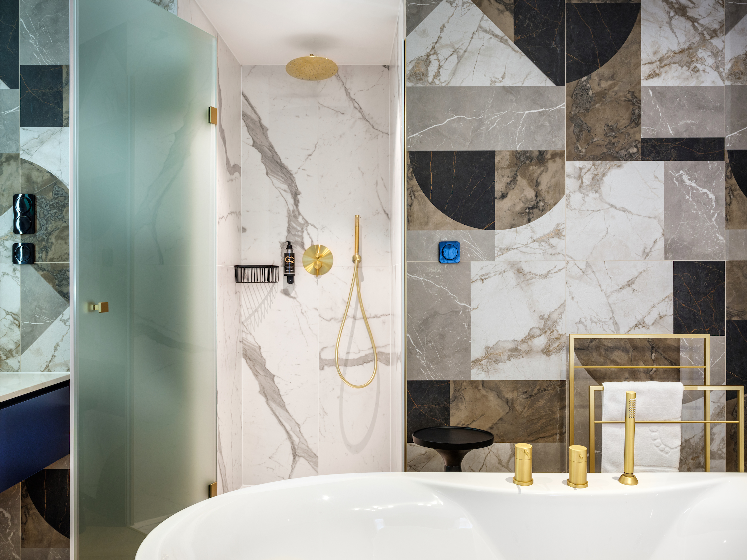 golden queen aparthotel
