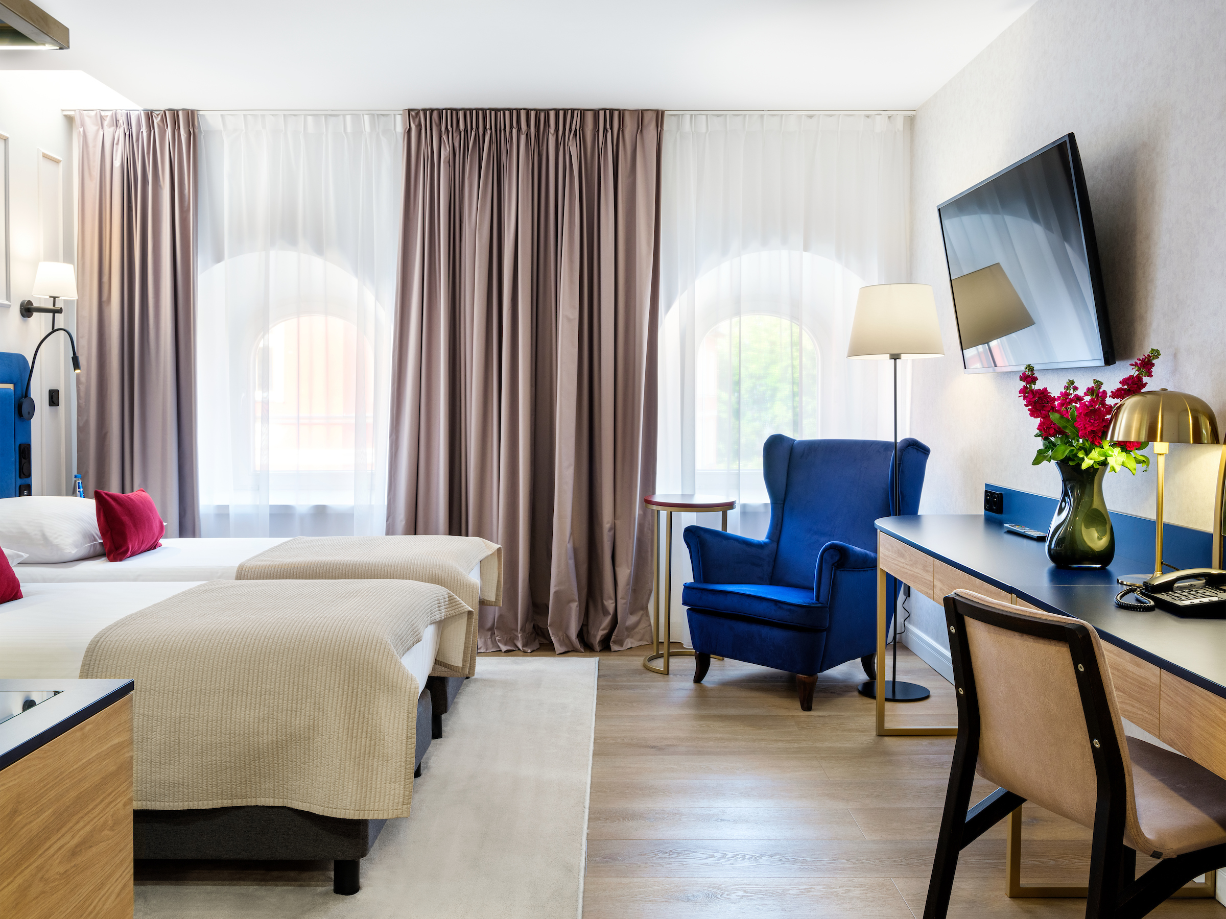 golden queen aparthotel