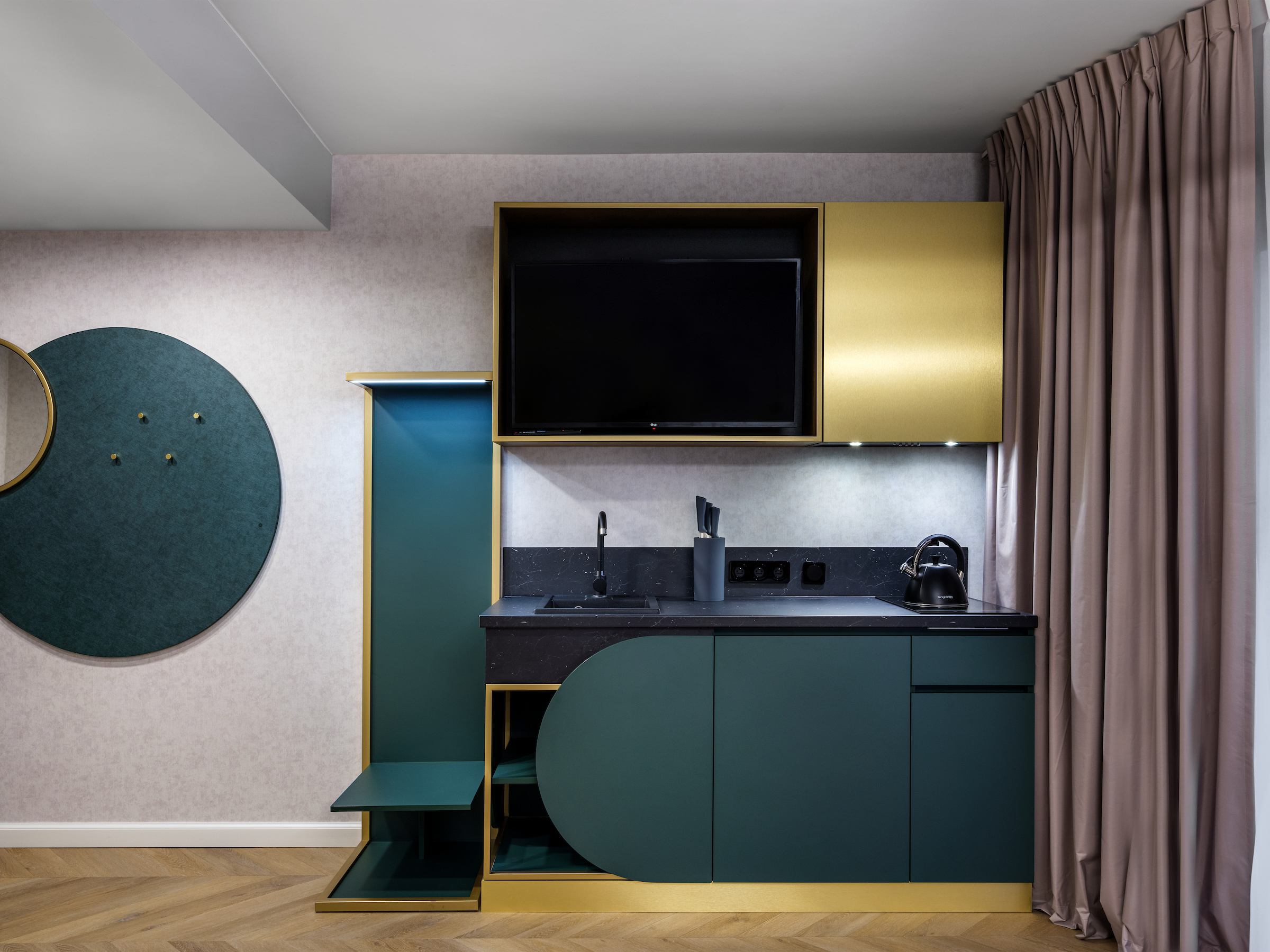 golden queen aparthotel