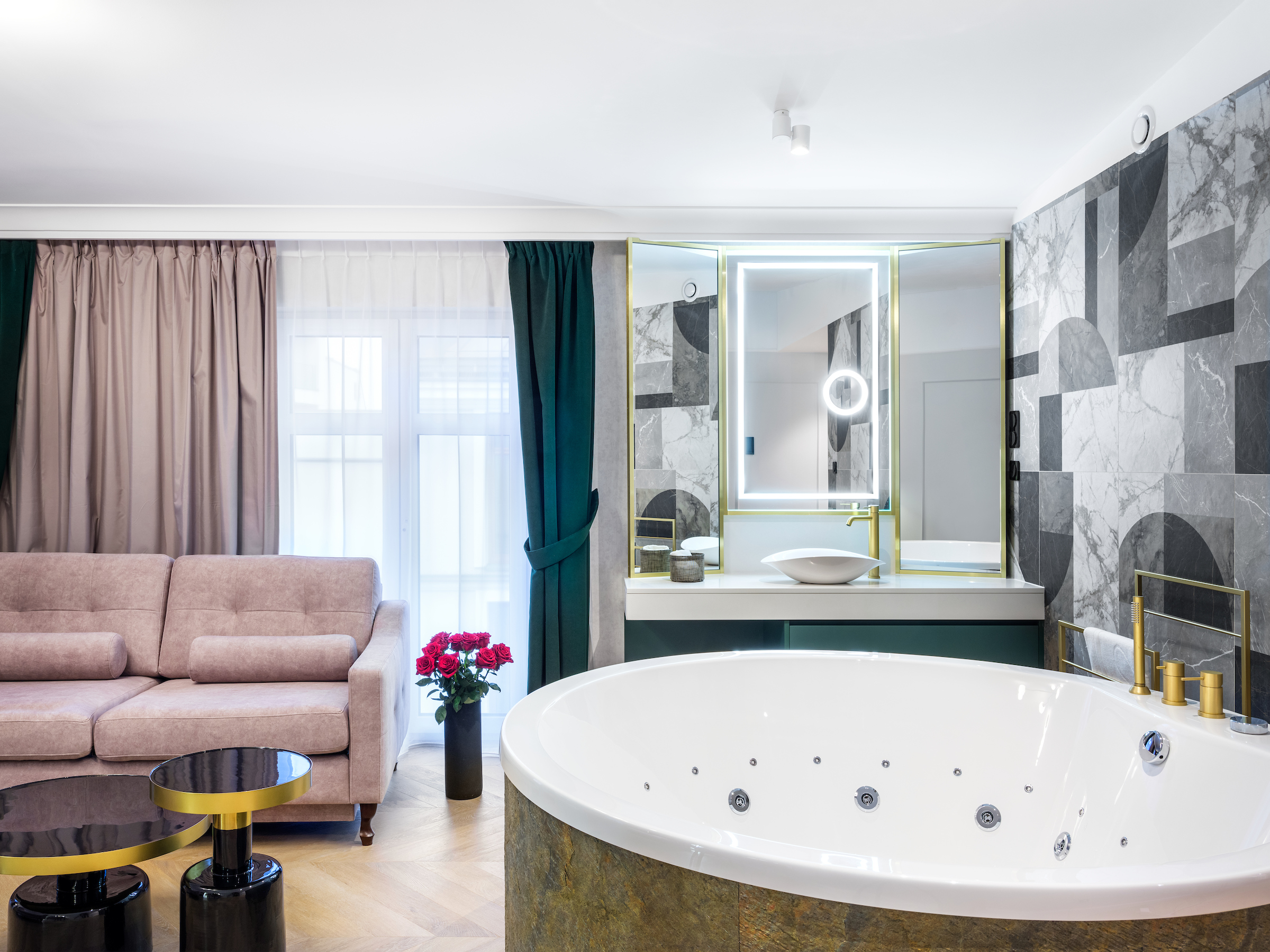 golden queen aparthotel