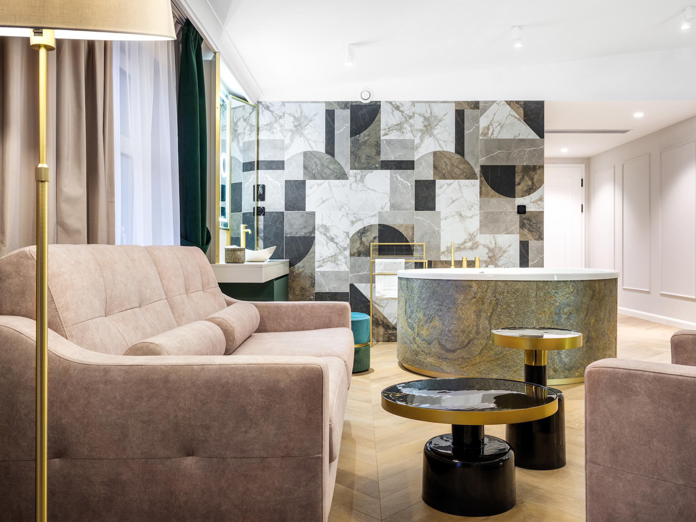 golden queen aparthotel