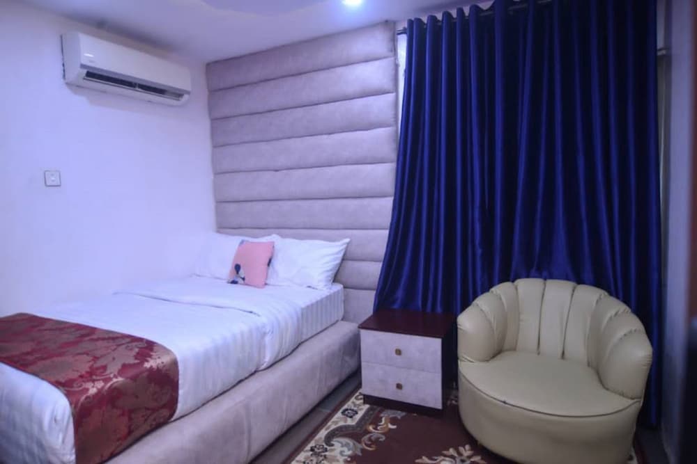 nobis apartments
