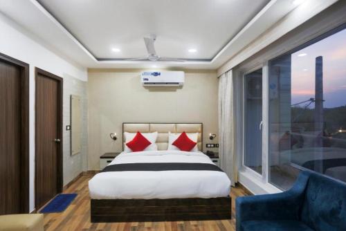 m k hotel and restaurant