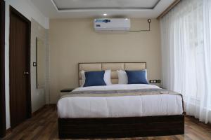 m k hotel and restaurant