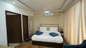 m k hotel and restaurant