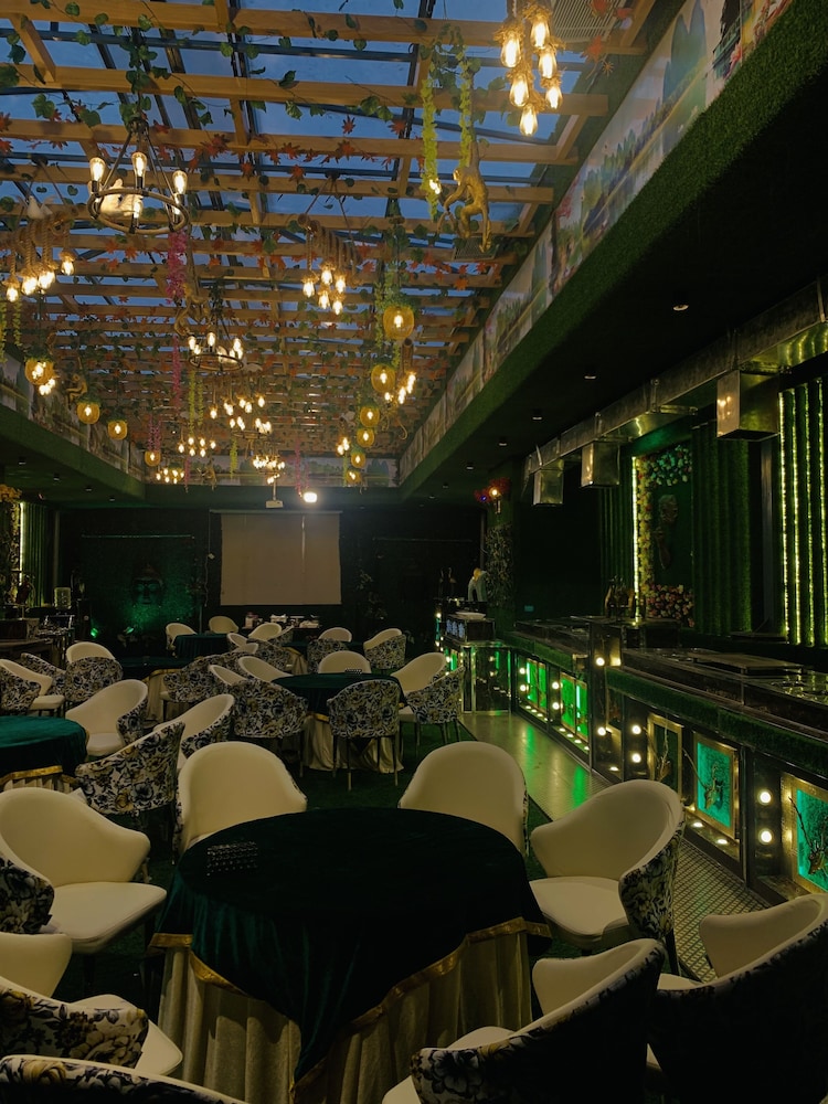 shree jee hotel