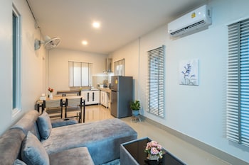 lark pool villa krabi