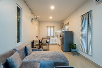 lark pool villa krabi