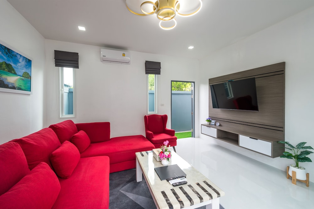 lark pool villa krabi