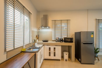 lark pool villa krabi