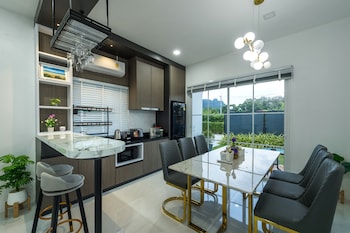 lark pool villa krabi