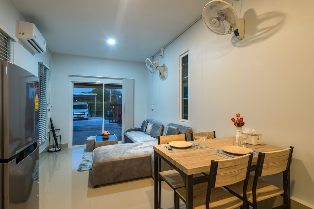 lark pool villa krabi