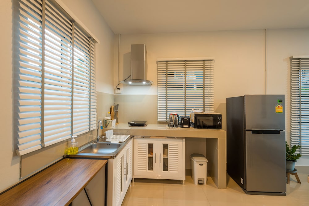 lark pool villa krabi