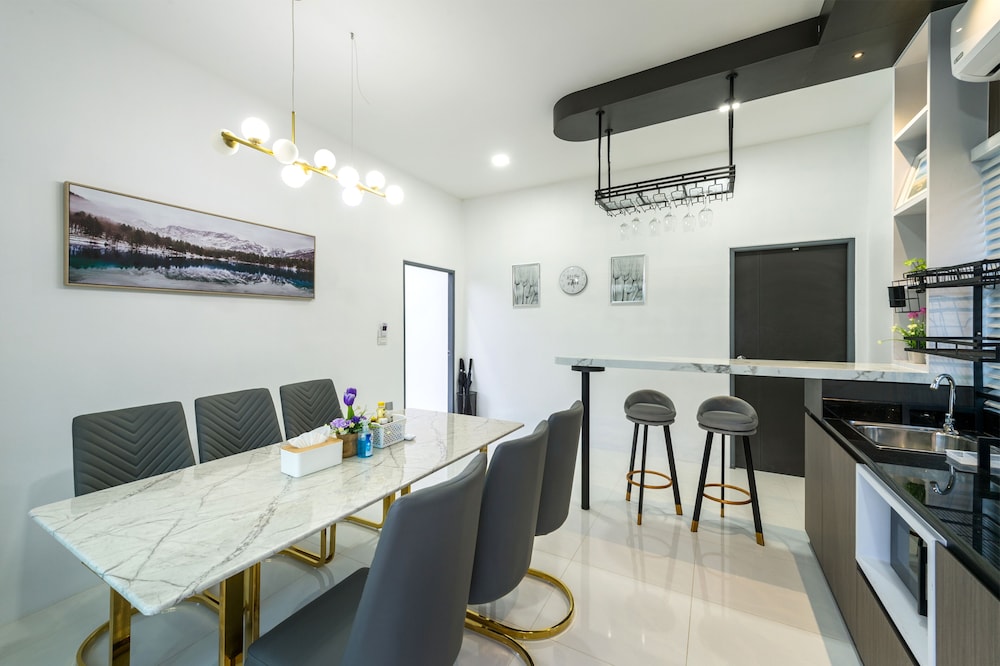 lark pool villa krabi